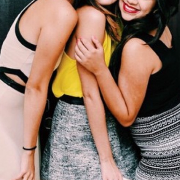 Vibrant top. - Picture 2 of 2